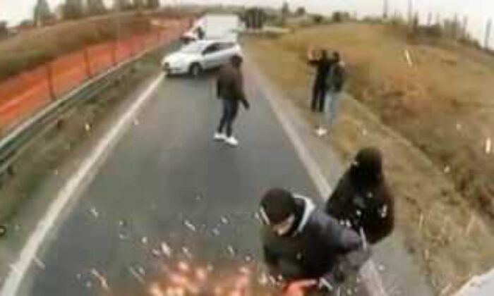 İtalya’da elektrikli testere ile zırhlı araç soygunu kamerada