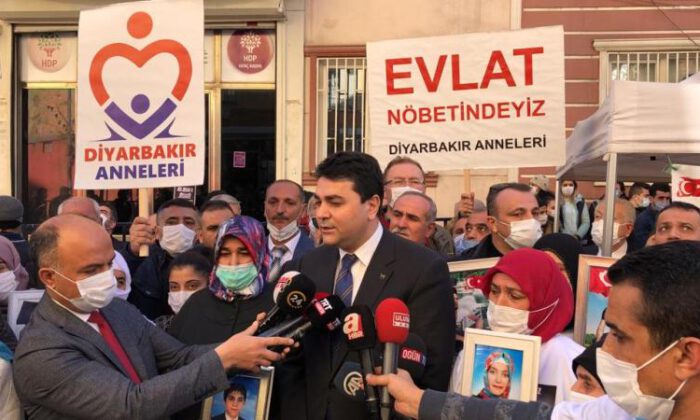 DP Genel Başkanı Uysal’dan Diyarbakır Annelerine ziyaret