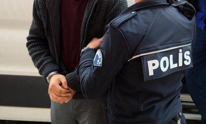 Erdoğan’ın afişine bıyık yapan çocuk tutuklandı