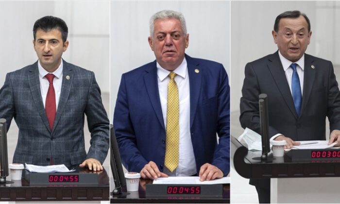 CHP’de 3 milletvekili istifa etti