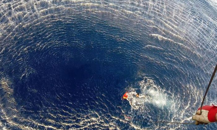 Düzensiz göçmenleri taşıyan tekne battı: 43 ölü