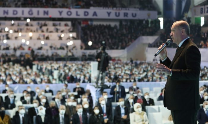 Erdoğan, yeniden AK Parti Genel Başkanı seçildi