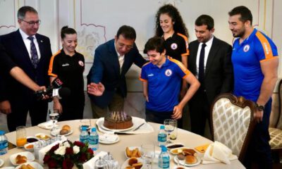İmamoğlu, doğum gününü olimpiyat sporcularıyla kutladı