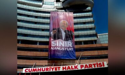 CHP, Genel Merkez binasına ‘Sınır Namustur’ afişi astı