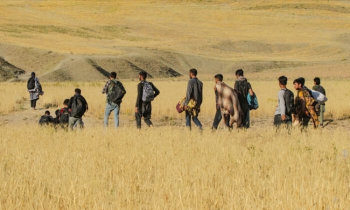 İran, yeni Afgan mültecilere ülkeye giriş izni vermedi