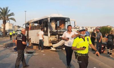 Antalya’da tur midibüsü devrildi: 3 ölü, 16 yaralı