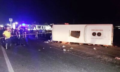 Otomobil ile midibüs çarpıştı: 4 ölü, 6 yaralı