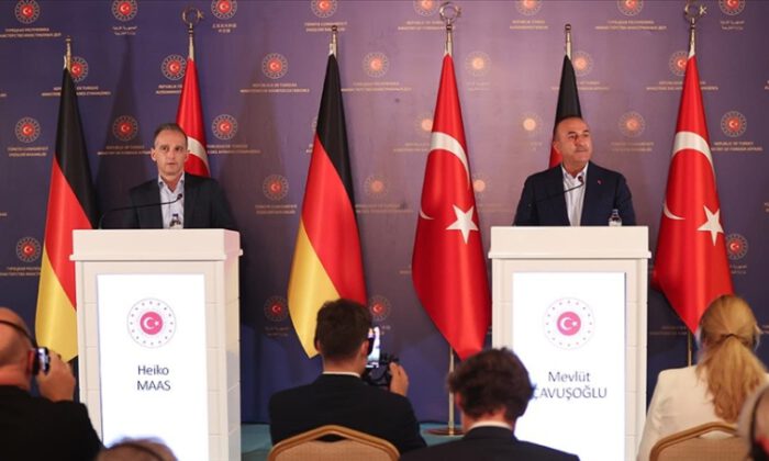 Çavuşoğlu: Türkiye ilave mülteci yükünü kaldıramaz