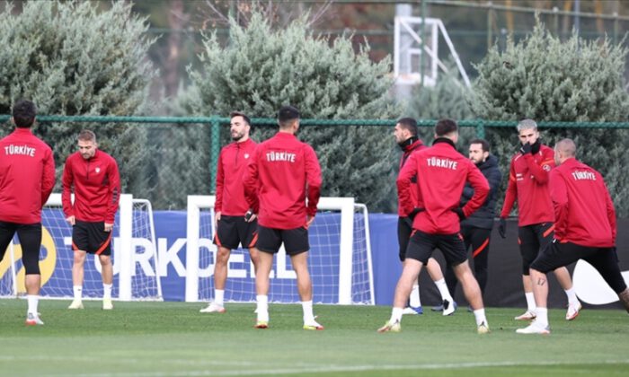 A Milli Futbol Takımı, Karadağ maçı hazırlıklarına başladı