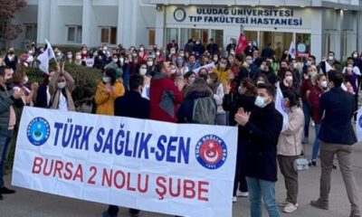Sağlıkçılar haklarını istiyor! Bursa’da alkışlı protesto…