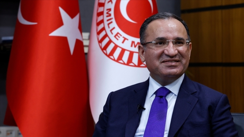 Adalet Bakanı Gül istifa etti, yerine Bekir Bozdağ atandı