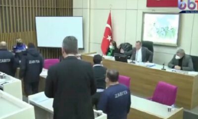 Tanju Özcan, zabıta çağırıp AKP’li üyeyi salondan attırdı!