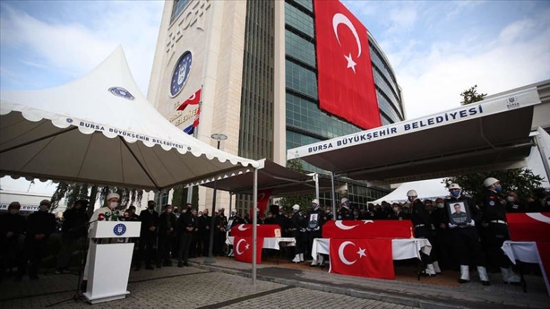 Bursa’da hayatını kaybeden 4 itfaiye personeli için tören düzenlendi