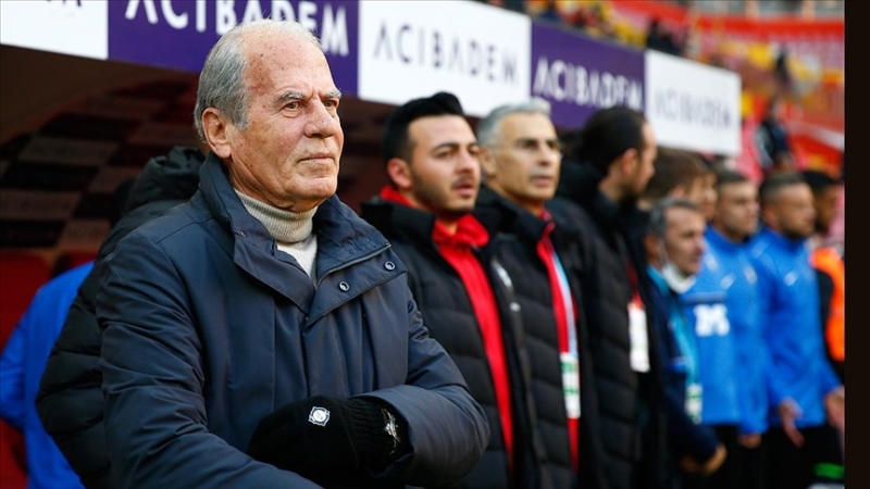Altay’da teknik direktör Mustafa Denizli görevinden ayrıldı