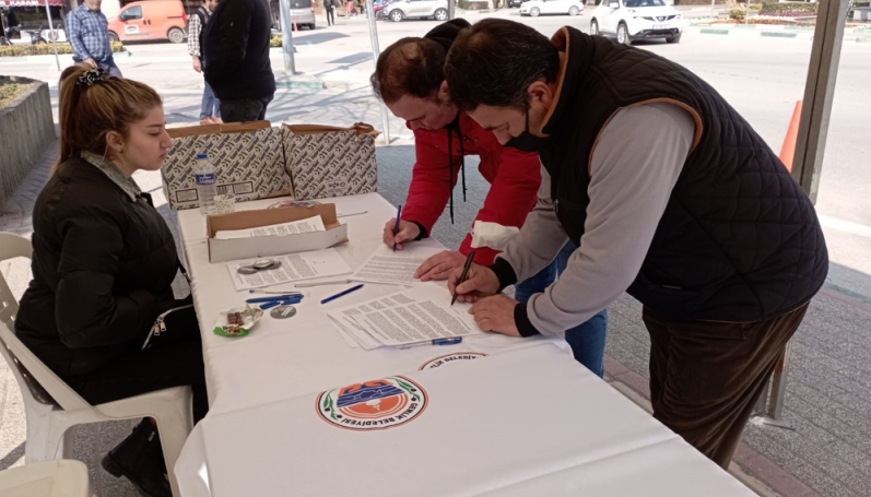Gemlik’te ‘Körfezime Dokunma’ diyenler imzalıyor!