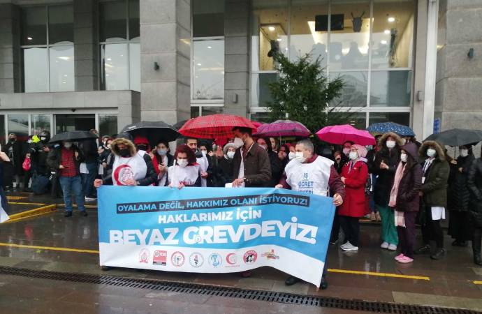 Doktorlardan ‘Beyaz G(ö)REV’ eylemi
