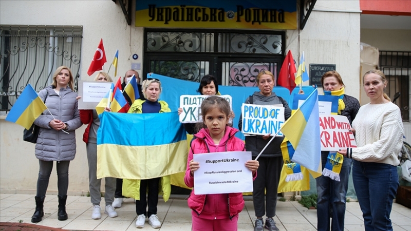 Antalya’da yaşayan Rus ve Ukraynalılardan barış çağrısı