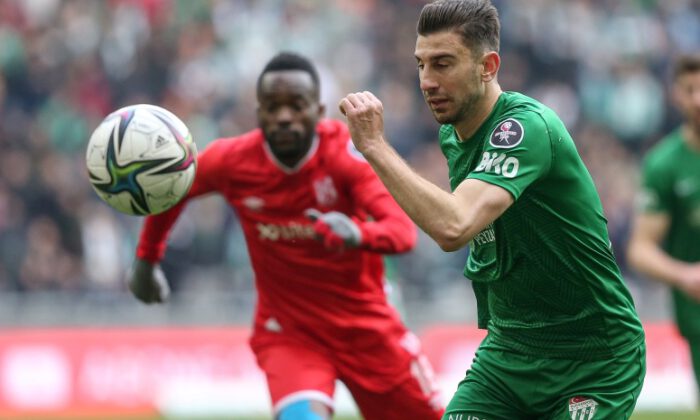 Bursaspor evinde kazandı, nefes aldı: 2-1