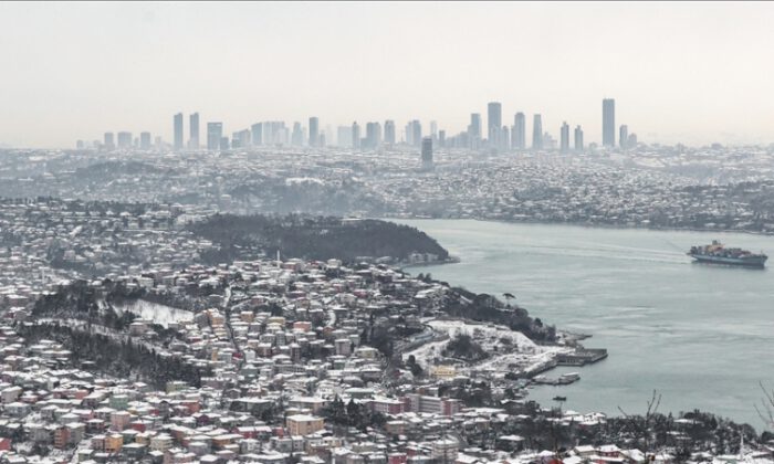 İstanbul’da alarm: Okullara pazartesiye kadar kar tatili