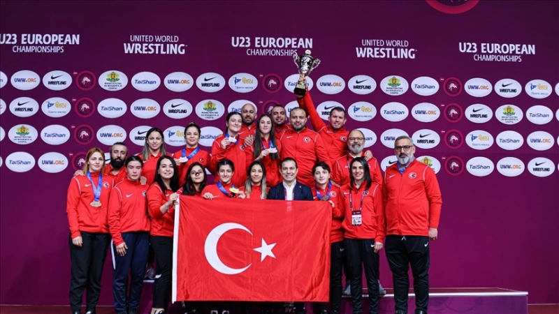 Türkiye, kadınlar güreşte Avrupa şampiyonu oldu!