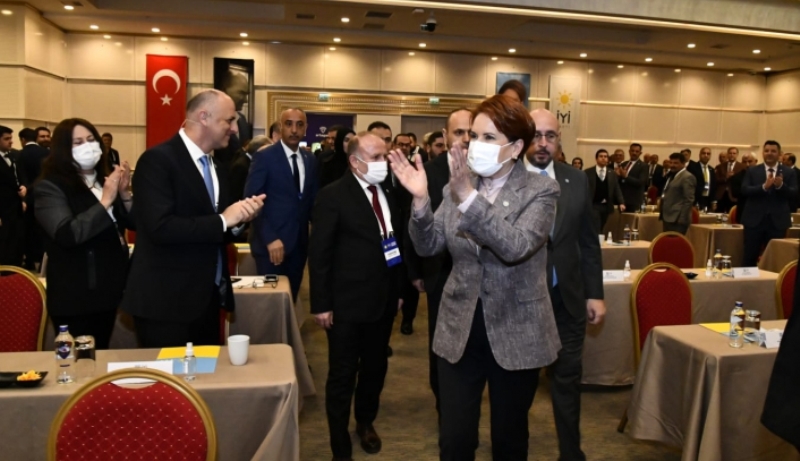 Meral Akşener, il başkanları ile bir araya geldi