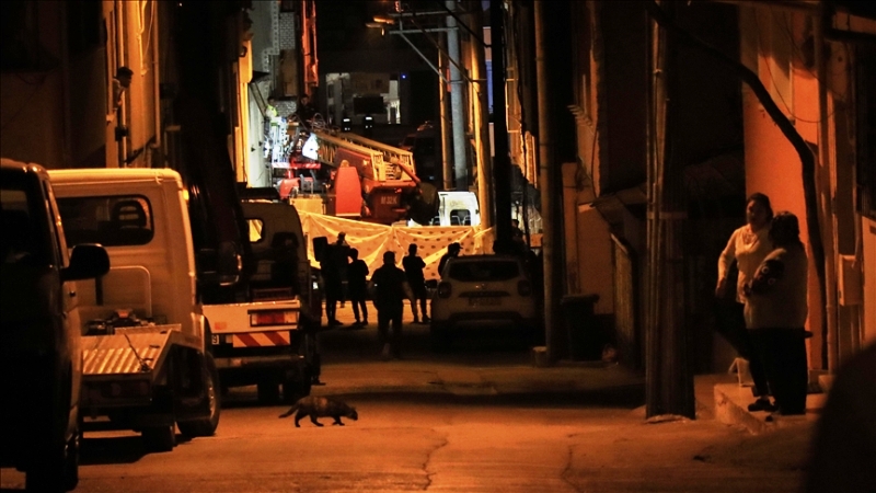Bursa’da evlerin arasına düşen uçağın enkazı kaldırıldı