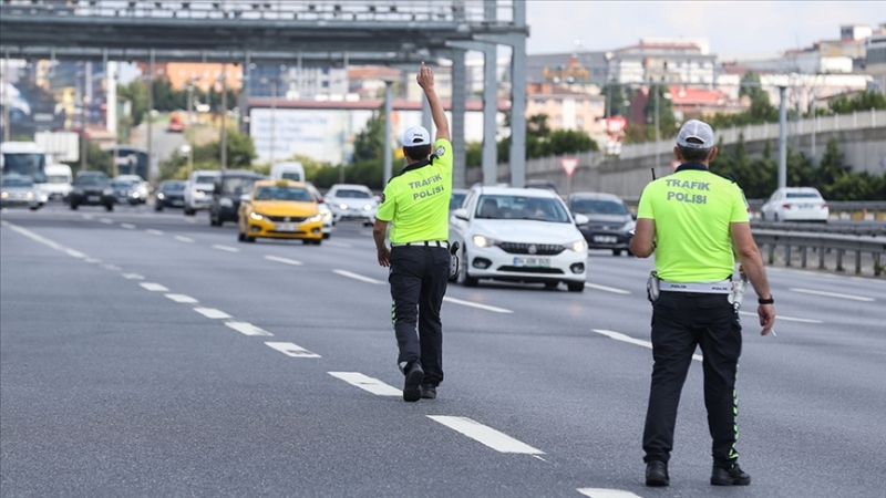 Bayramda kara yollarında 208 bin 900 personel…