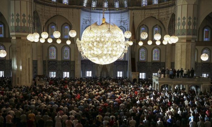 Diyanet il il bayram namazı saatlerini açıkladı