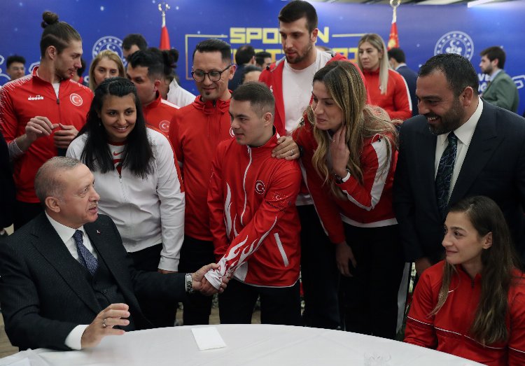 Erdoğan, ‘sporun yıldızları’ ile iftarda bir araya geldi