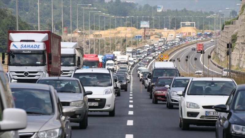 Trafiğe eylül ayında 198 bin 740 araç eklendi