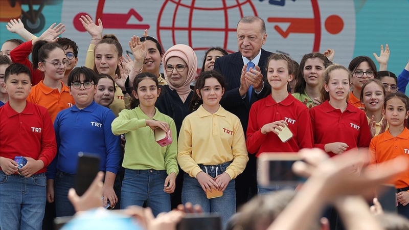 Erdoğan’dan çocuklara: Mutlu olacağınız alanda çalışın!