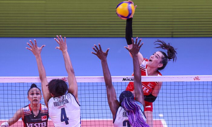 A Milli Kadın Voleybol Takımı, İtalya’yı 3-0 mağlup etti