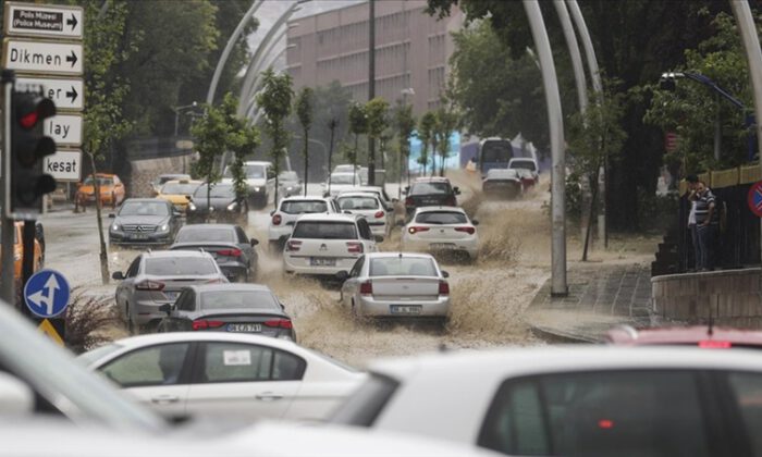 Ankara’da yoğun yağış nedeniyle eğitime ara verildi