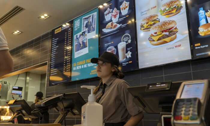 Rusya’da McDonald’s restoranları yeni ismiyle tekrar açıldı
