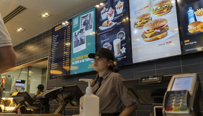 Rusya’da McDonald’s restoranları yeni ismiyle tekrar açıldı