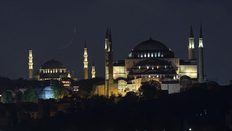 15 Temmuz’un yıl dönümünde camilerden sela okundu