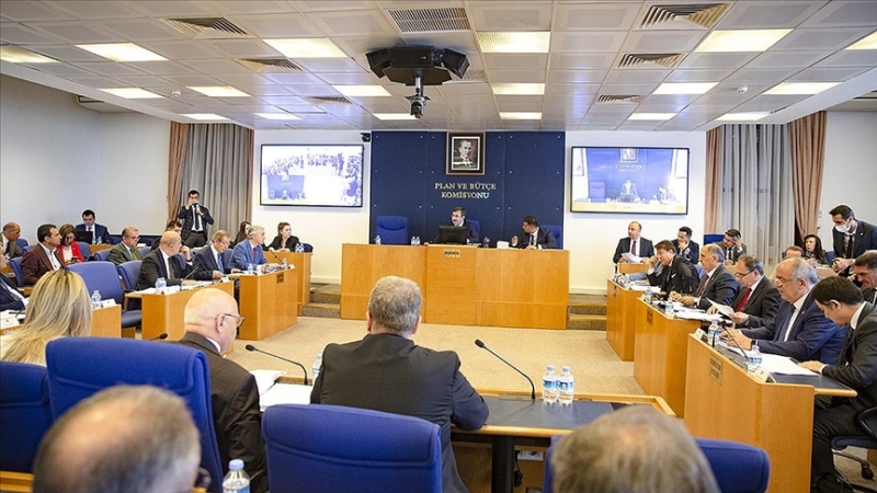 Ek gösterge ve öğrenci affına ilişkin teklif, komisyondan geçti