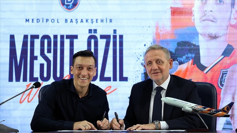 Mesut Özil, Medipol Başakşehir ile sözleşme imzaladı