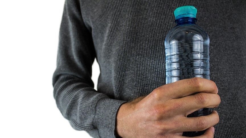 Fransa’da şişelenmiş suların yüzde 78’inde mikro plastik bulunuyor