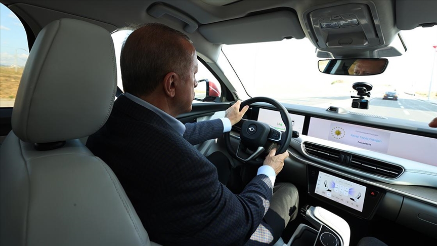 Cumhurbaşkanı Erdoğan, Togg ile test sürüşü yaptı