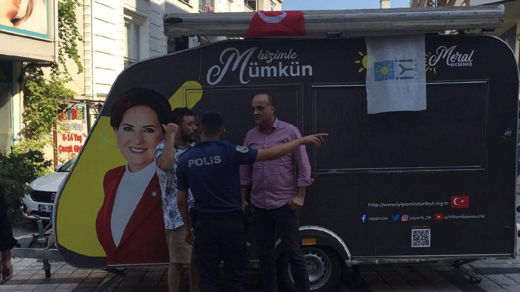 Esenyurt’ta İYİ Parti karavanına saldırı: 2 kişi yaralandı