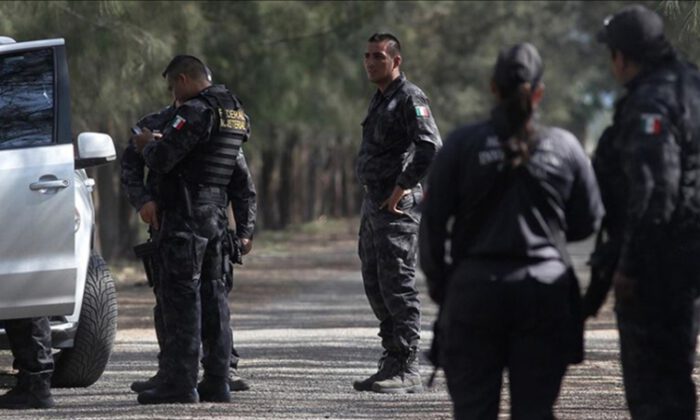 Meksika’da çeteye operasyon: 4’ü polis, 13 kişi öldü