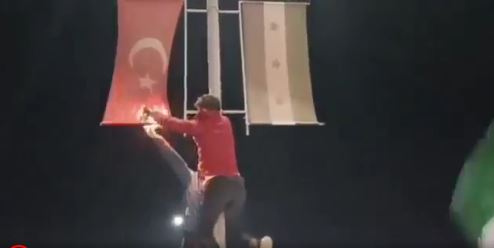 Suriye’de Türk bayrağı yaktılar!
