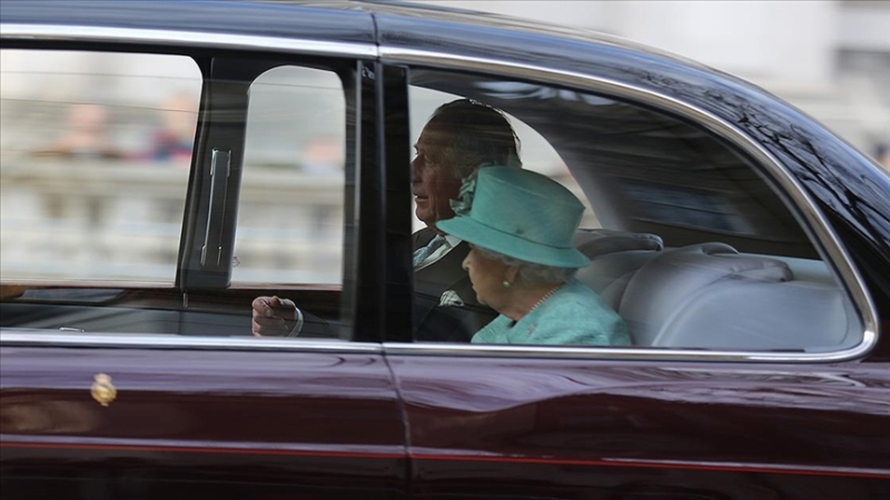 Kraliçe Elizabeth’in oğlu Charles ‘İngiltere Kralı’ oldu