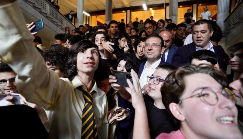 İmamoğlu, mahkeme kararını öğrencilerin arasında aldı