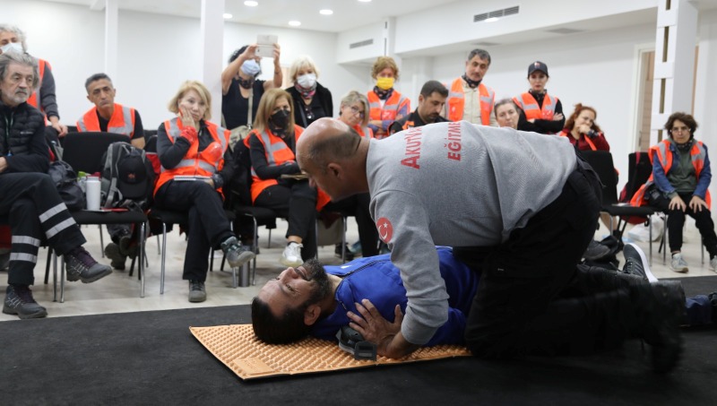 İBB, afet gönüllüleri projesini hayata geçiriyor