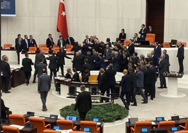 Meclis’te yumruklu kavga: İYİ Partili vekil yoğun bakıma…