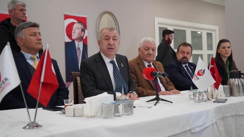 Ümit Özdağ: Talimatla sağlık ocaklarına Arapça tabela asılma zorunluluğu getirildi!