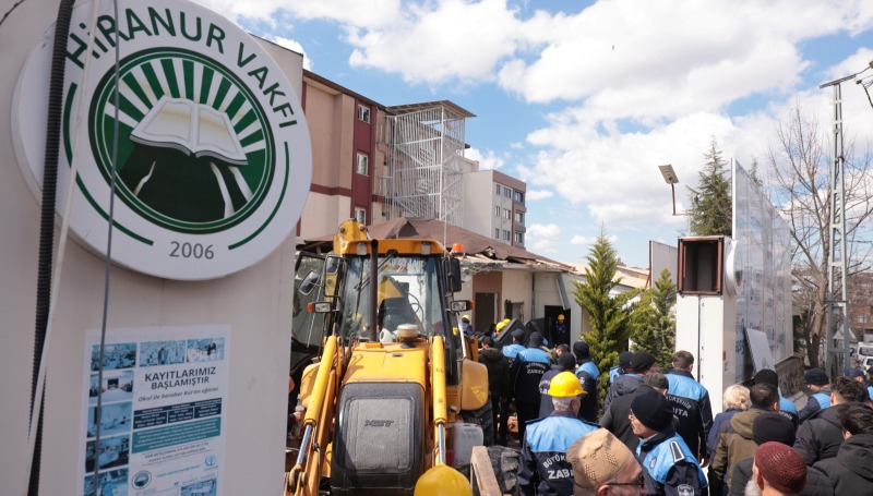 İBB ekipleri, Hiranur Vakfı’nın kaçak yapılarını yıktı
