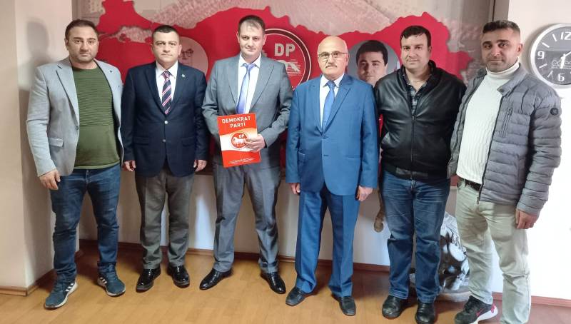Demokrat Parti Bursa’da genç aday adayı trafiği